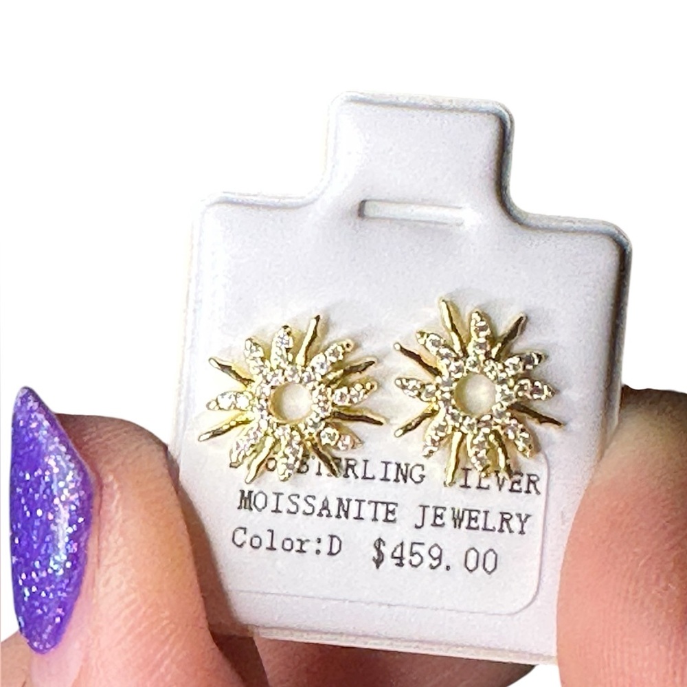 NIP Moissanite Star Earrings. Retail $459.00